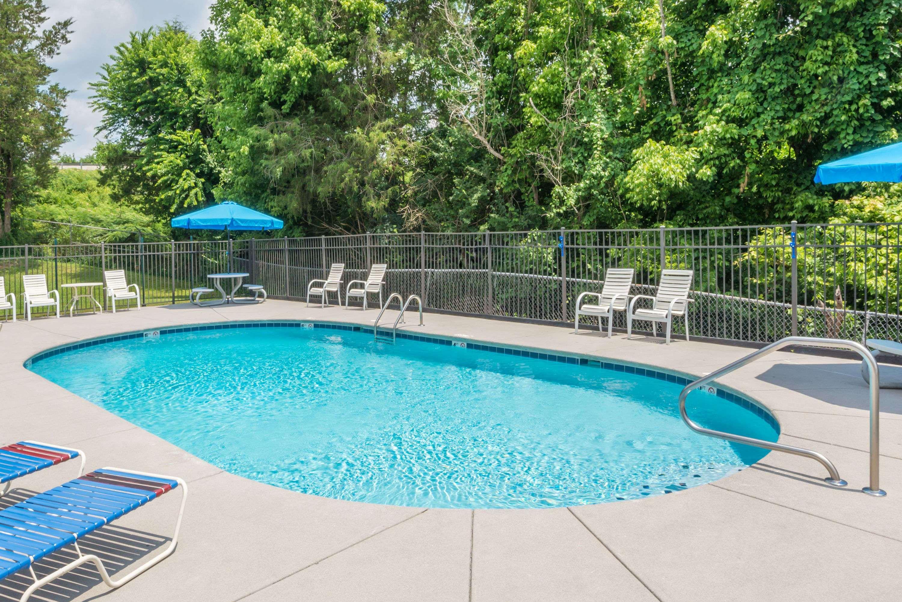 Days Inn By Wyndham Knoxville East Bagian luar foto