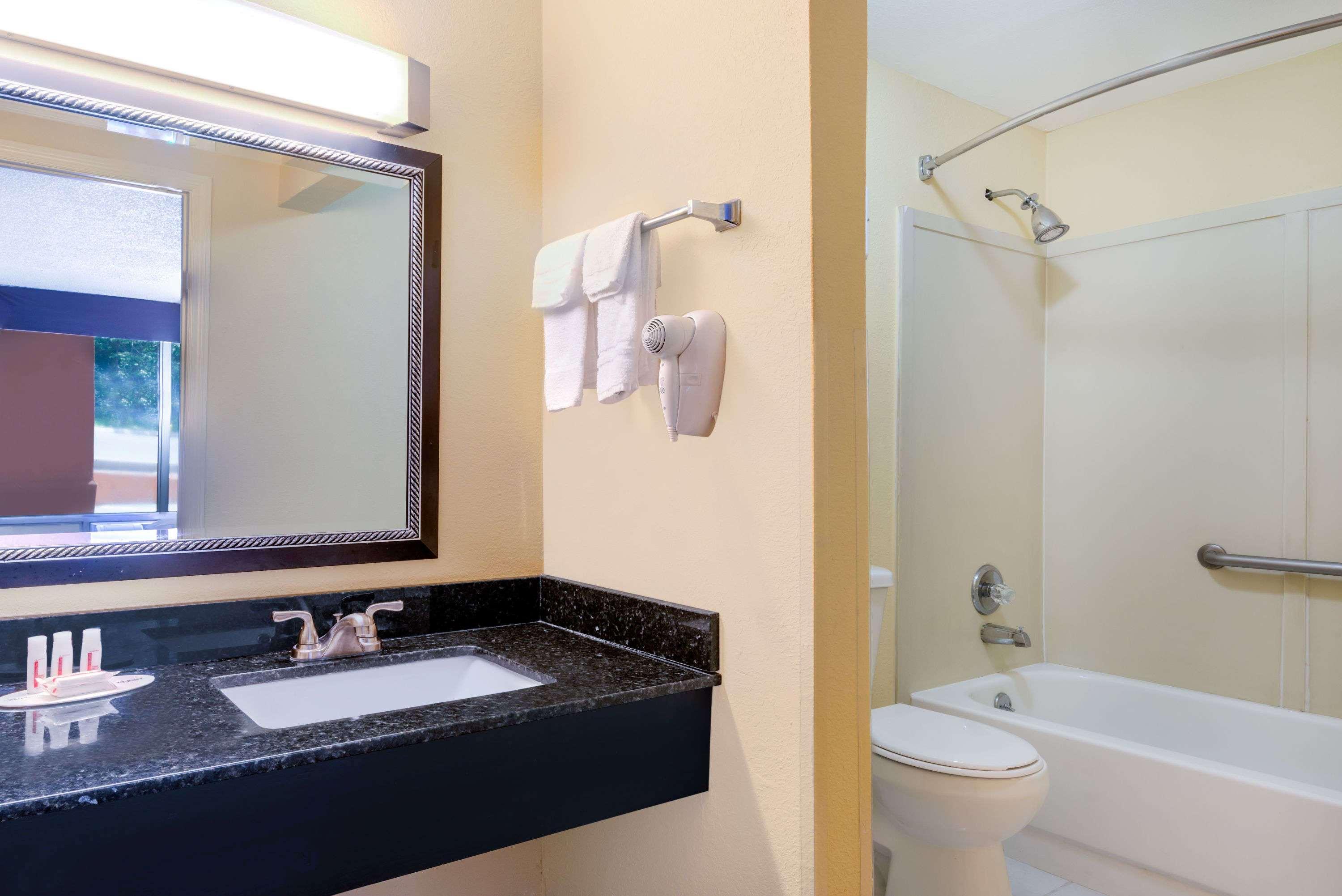 Days Inn By Wyndham Knoxville East Bagian luar foto