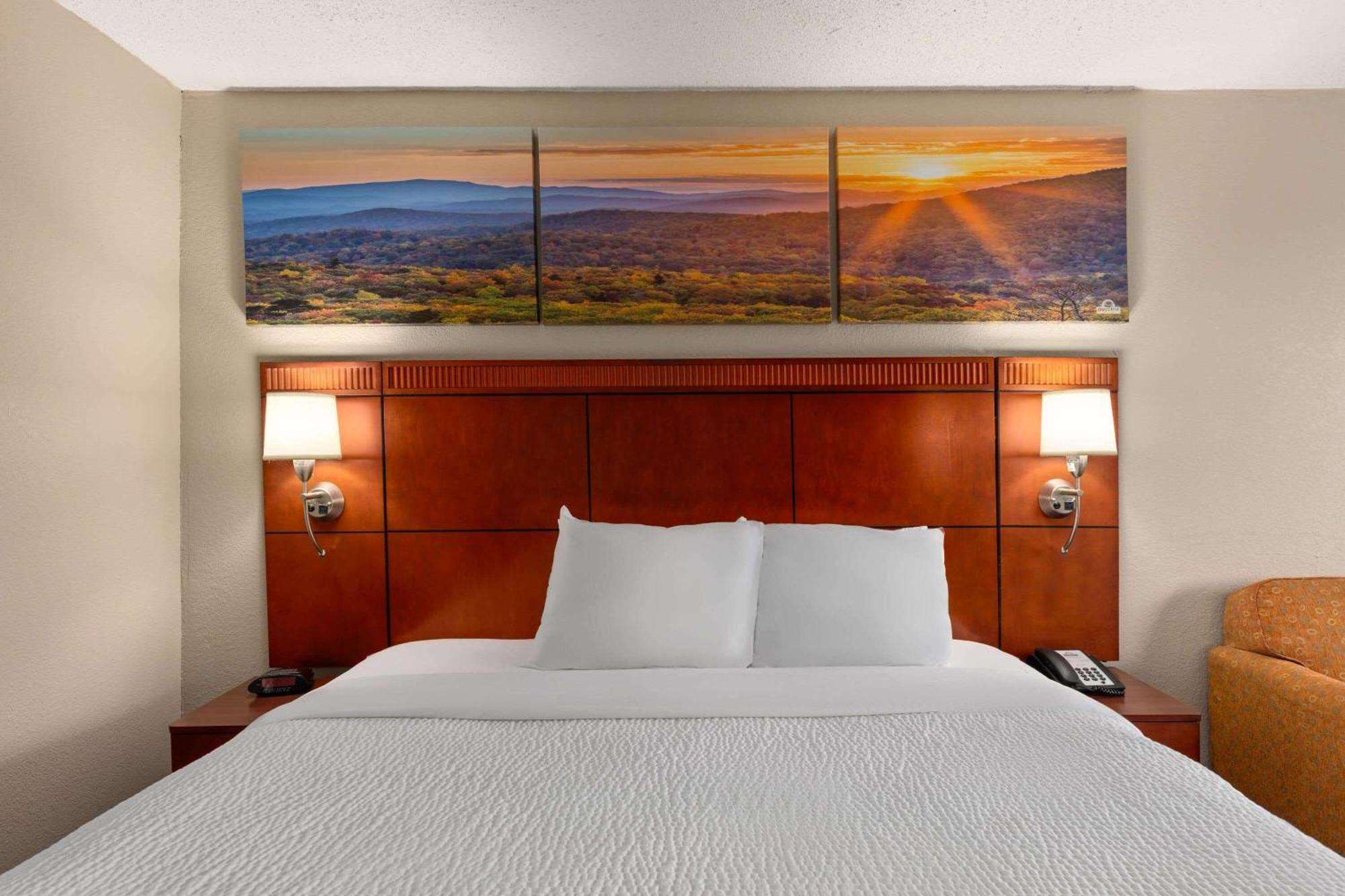 Days Inn By Wyndham Knoxville East Bagian luar foto