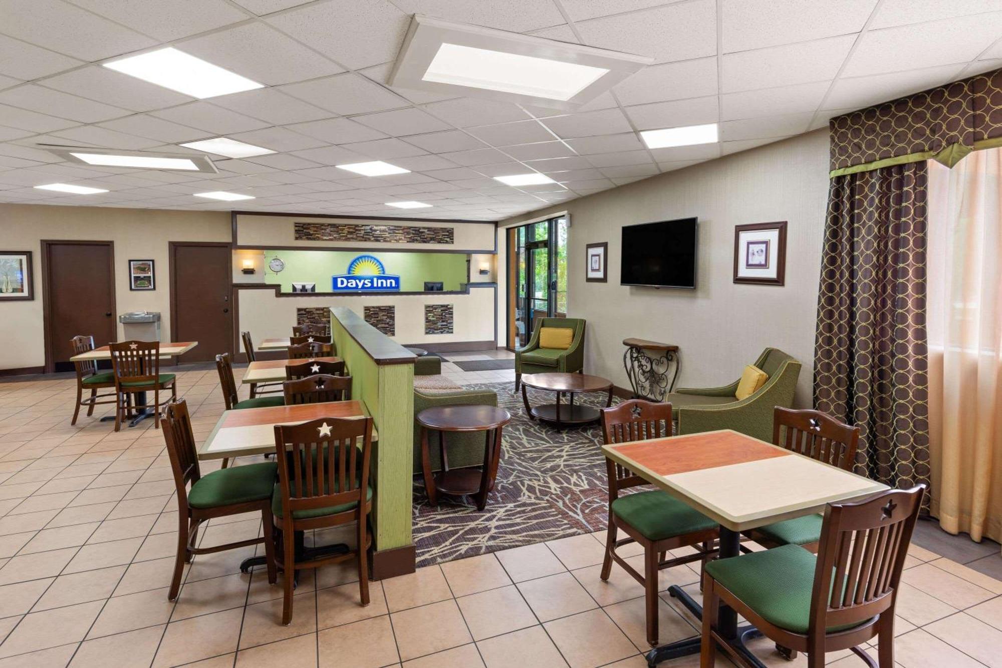 Days Inn By Wyndham Knoxville East Bagian luar foto